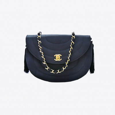 Sac Chanel "Classique" Demi-lune Vintage