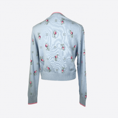 Sky blue Chanel sweater with rose motifs