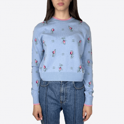 Sky blue Chanel sweater with rose motifs