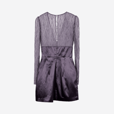 Robe courte Elisabetta Franchi violette, decoletté plongeant et boutons perlés